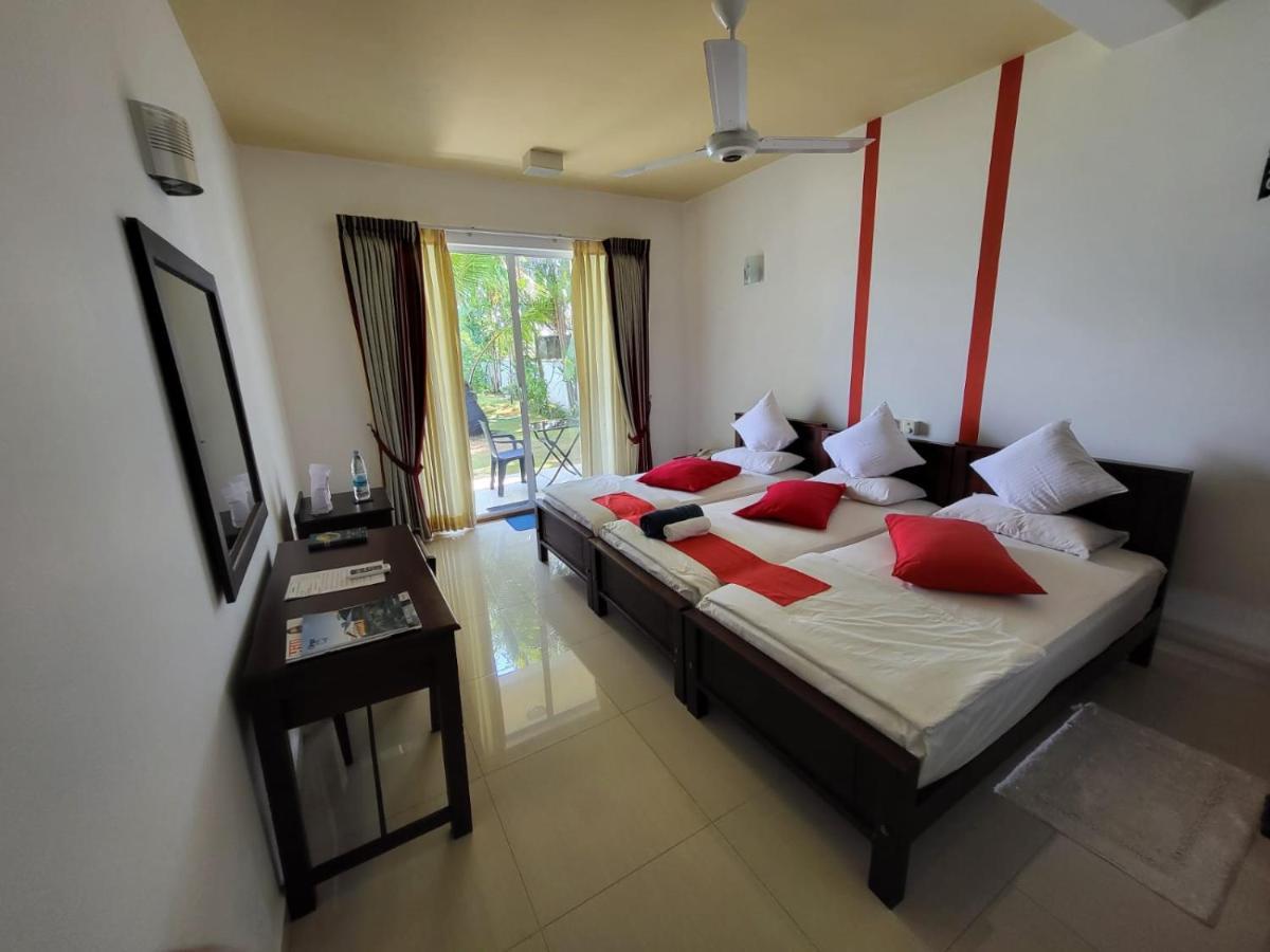 Rainbow Lagoon Resort Negombo Dış mekan fotoğraf